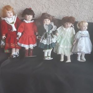 5 dolls